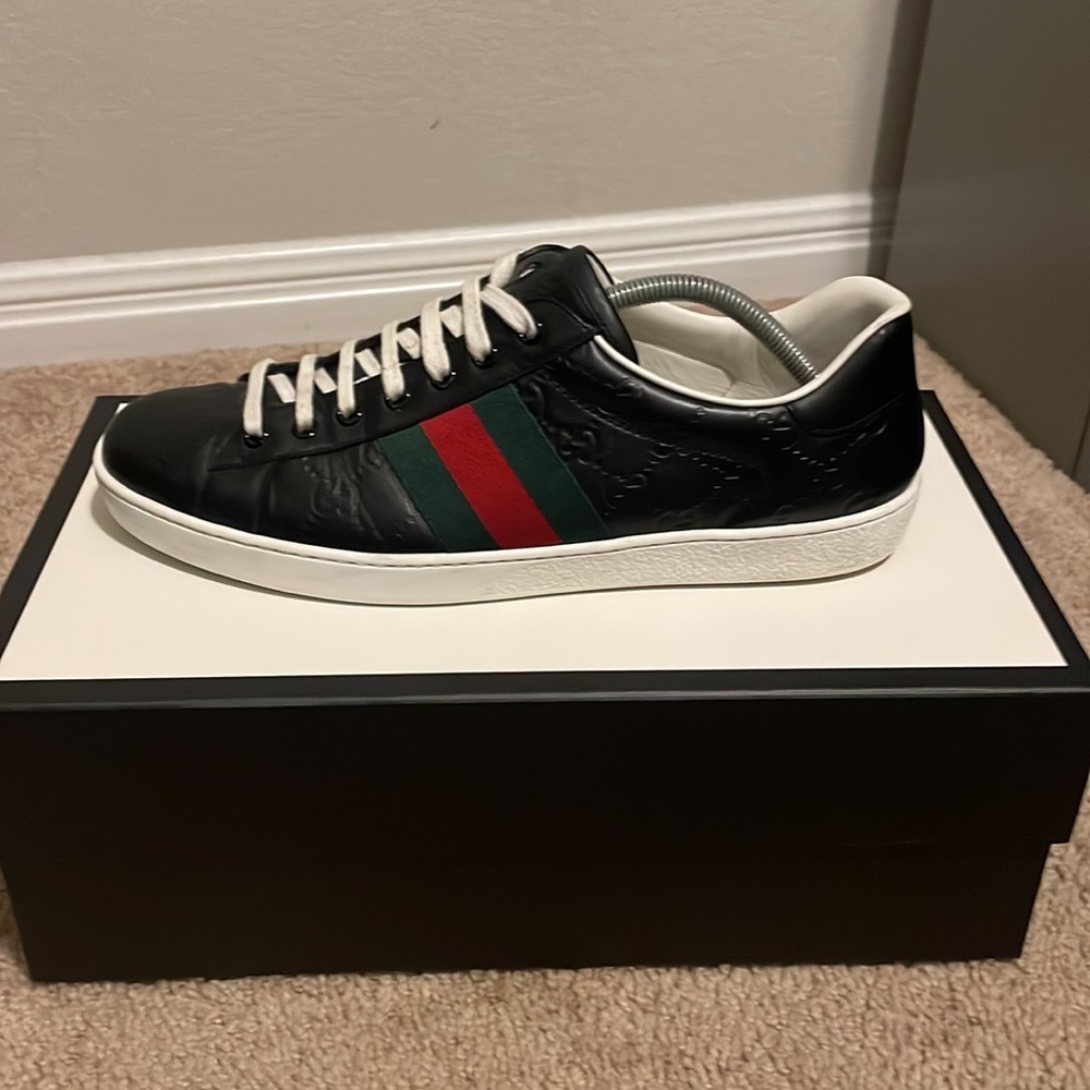 These are authentic Gucci shoes they go for 760